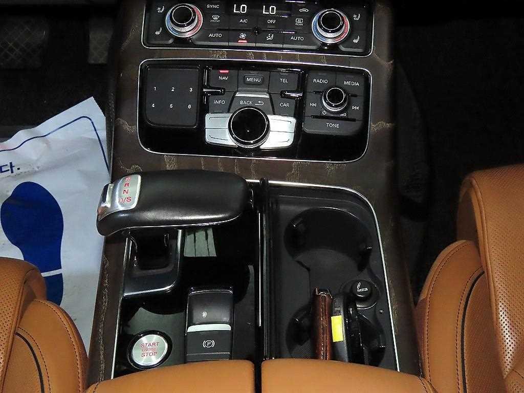 아우디 A8 뉴A8 65 TFSI 콰트로 디자인 LWB 이미지 12