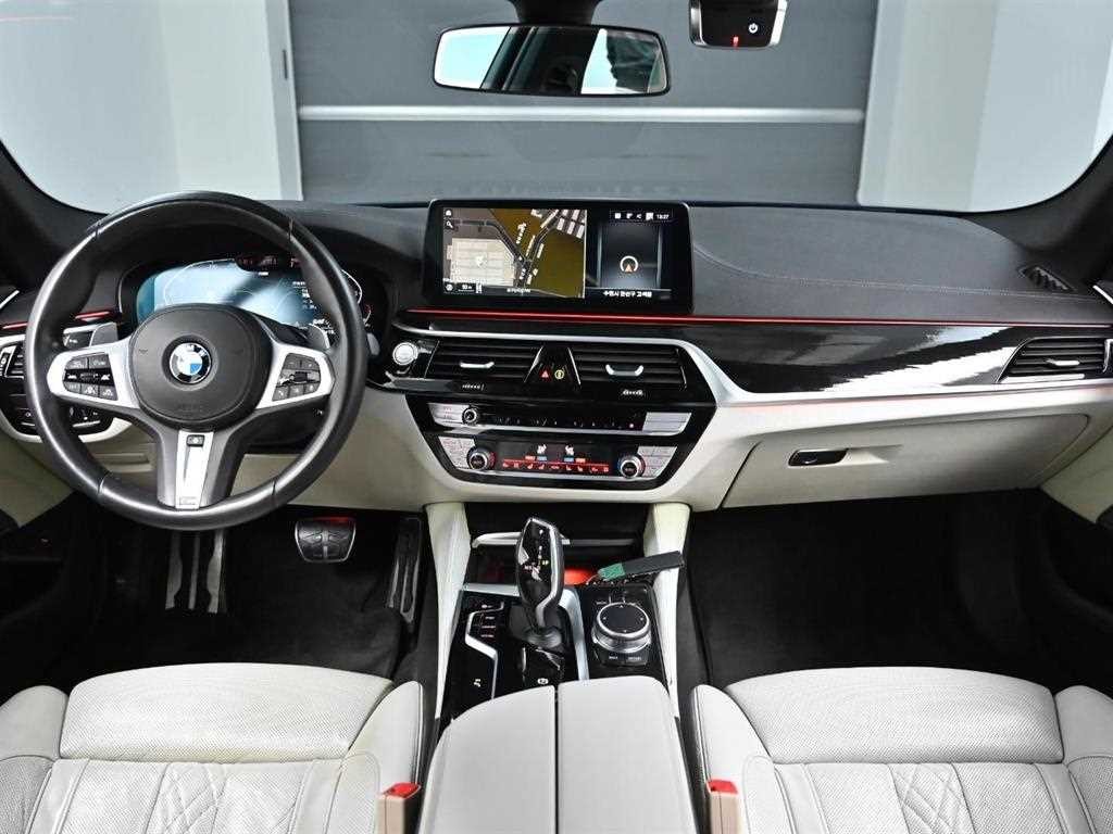 BMW 5시리즈 5시리즈 (G30) 530i M 스포츠 이미지 8