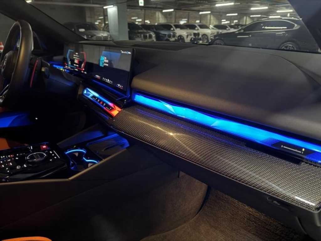 BMW 5시리즈 M5 7세대 4.4 투어링 이미지 14
