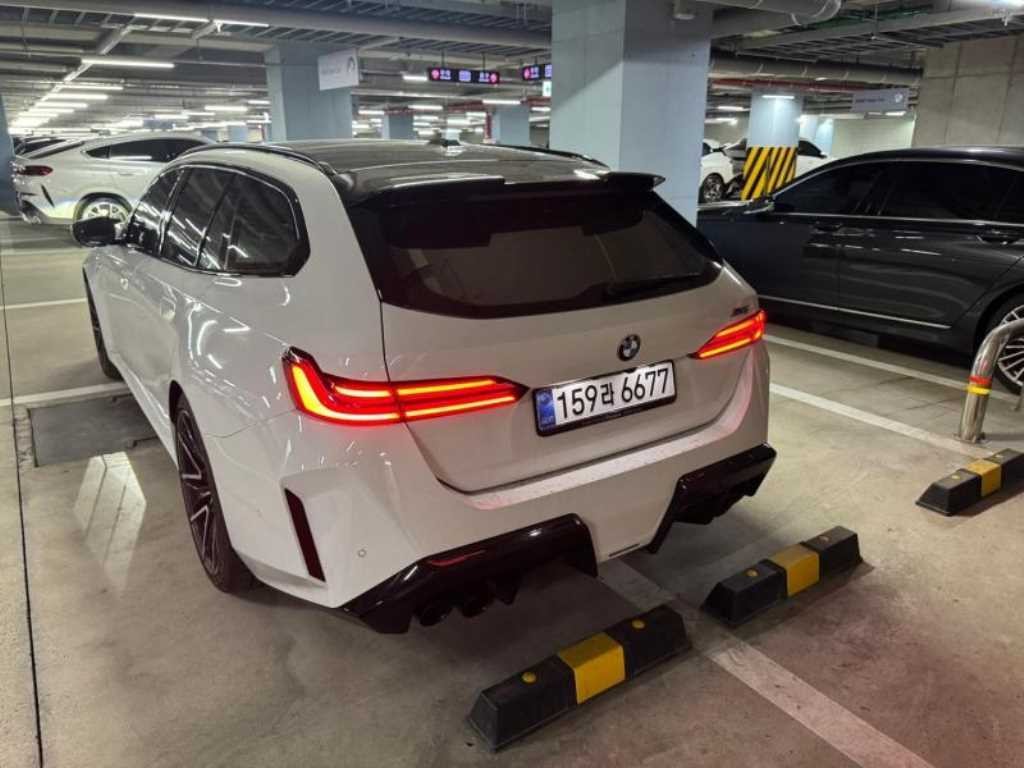 BMW 5시리즈 M5 7세대 4.4 투어링 이미지 3