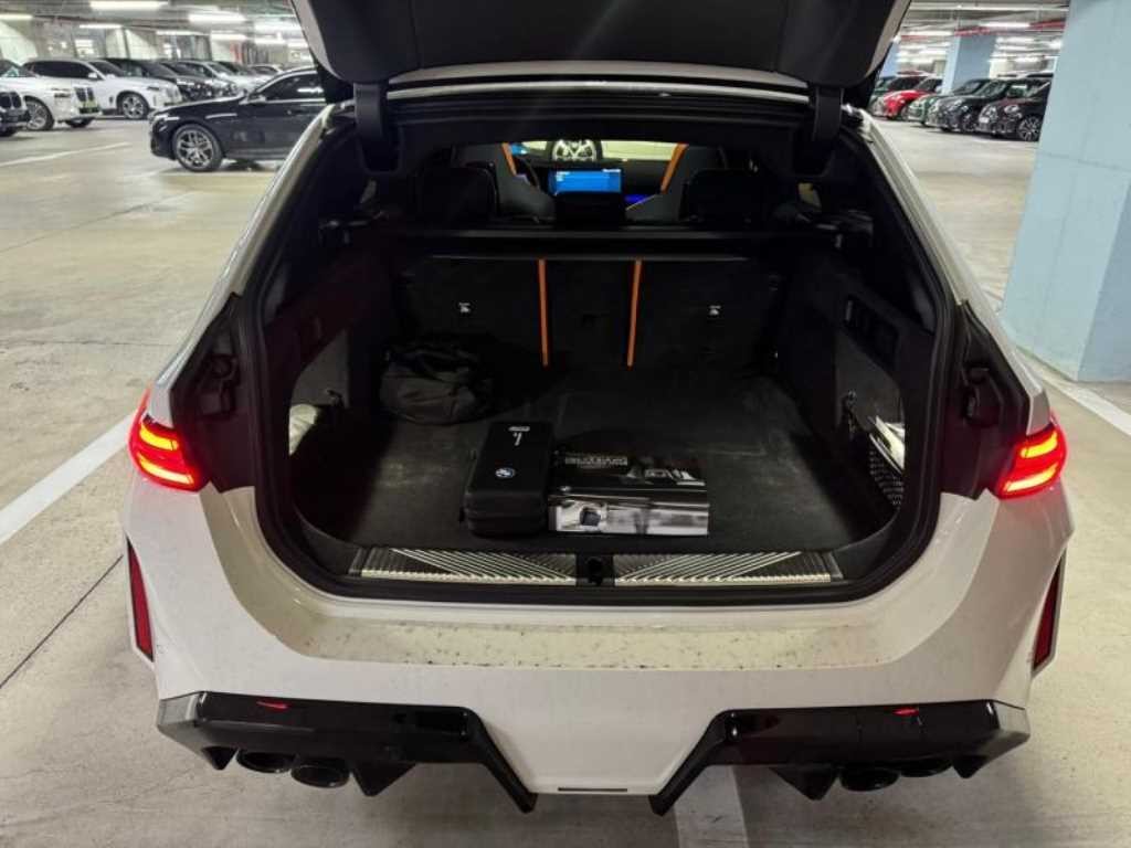 BMW 5시리즈 M5 7세대 4.4 투어링 이미지 4