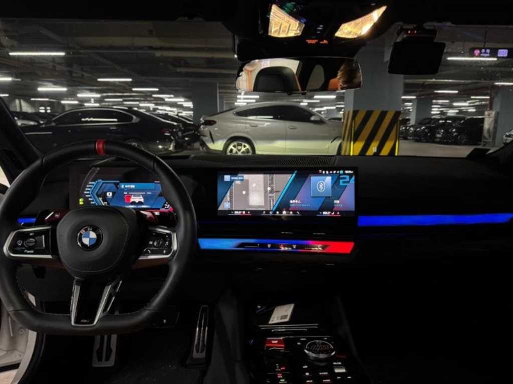 BMW 5시리즈 M5 7세대 4.4 투어링 이미지 5