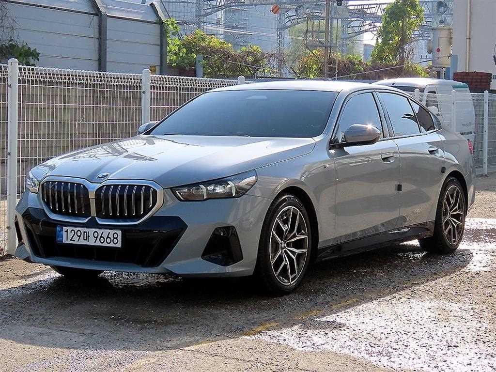 BMW 5시리즈 5시리즈 (G60) 523d M 스포츠 이미지 2