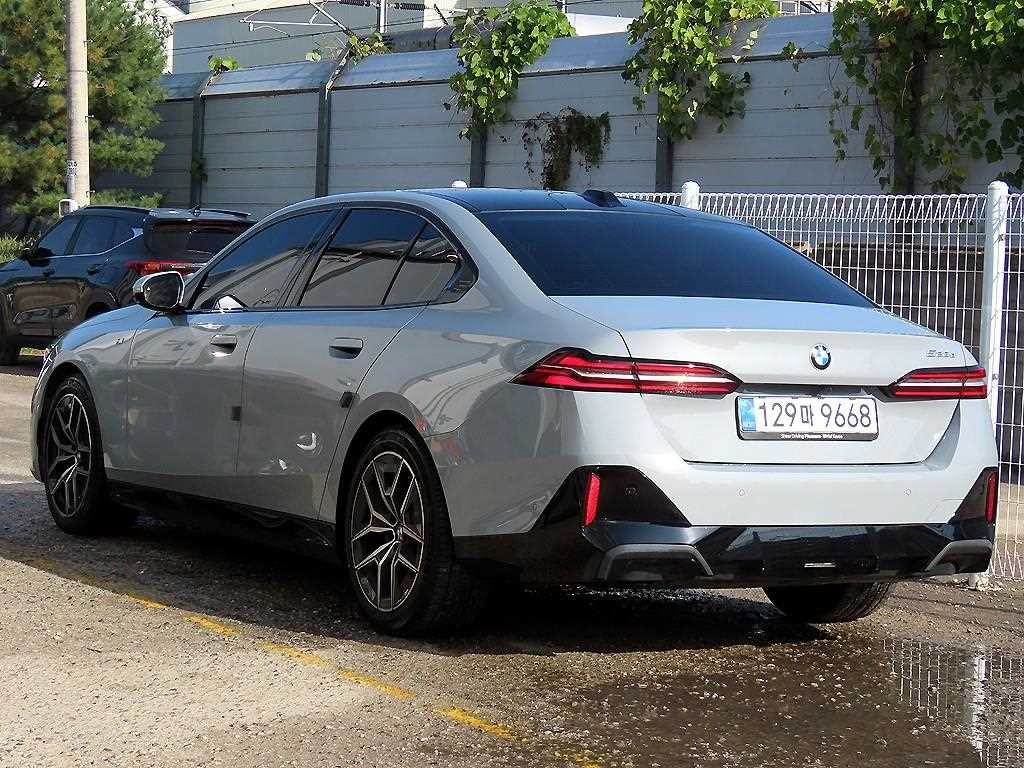 BMW 5시리즈 5시리즈 (G60) 523d M 스포츠 이미지 3