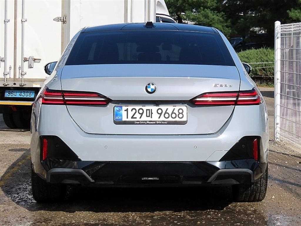 BMW 5시리즈 5시리즈 (G60) 523d M 스포츠 이미지 4