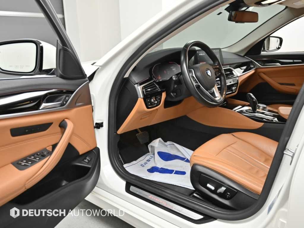 BMW 5시리즈 5시리즈 (G30) 520i 럭셔리 이미지 11