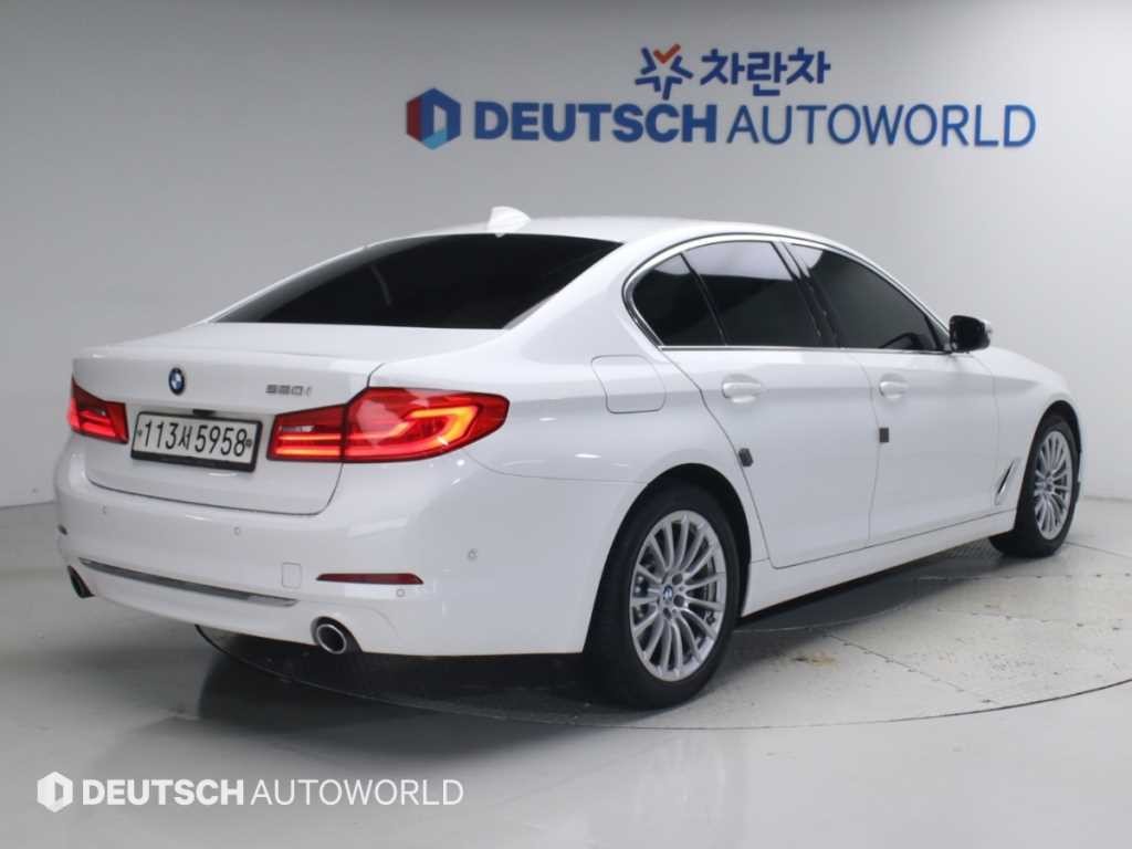BMW 5시리즈 5시리즈 (G30) 520i 럭셔리 이미지 3