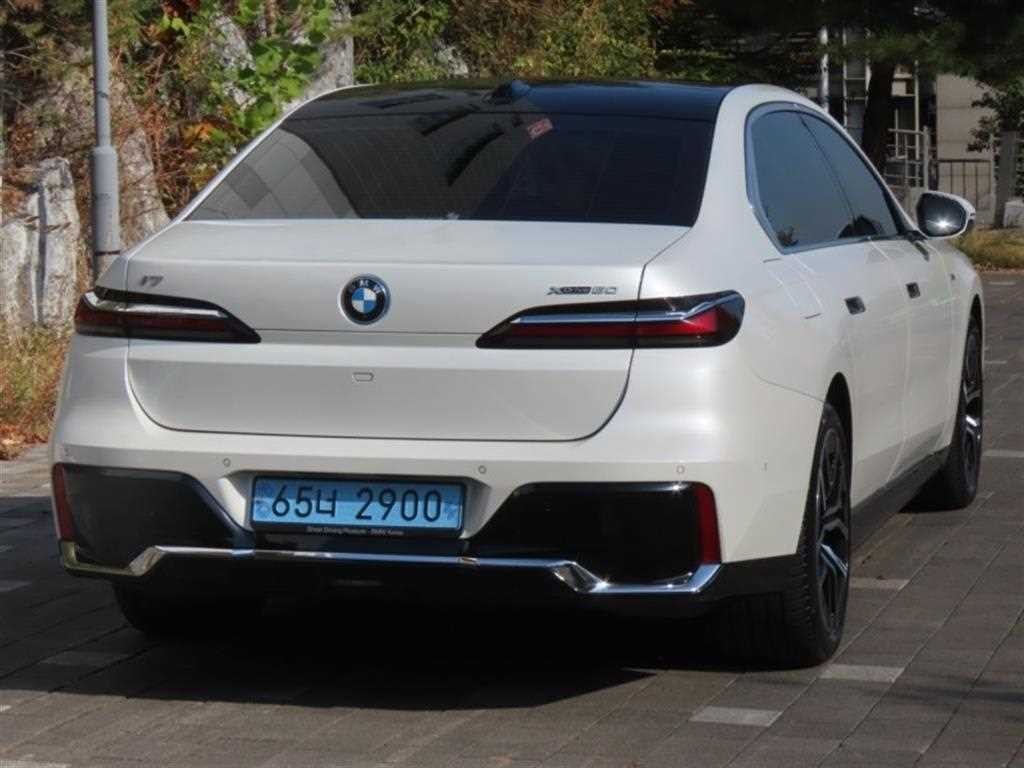 BMW i7 BMW i7 xDrive 60 M 스포츠 이그제큐티브 팩 이미지 3