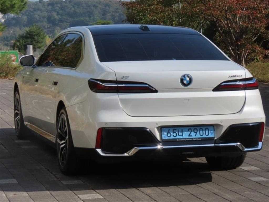 BMW i7 BMW i7 xDrive 60 M 스포츠 이그제큐티브 팩 이미지 4