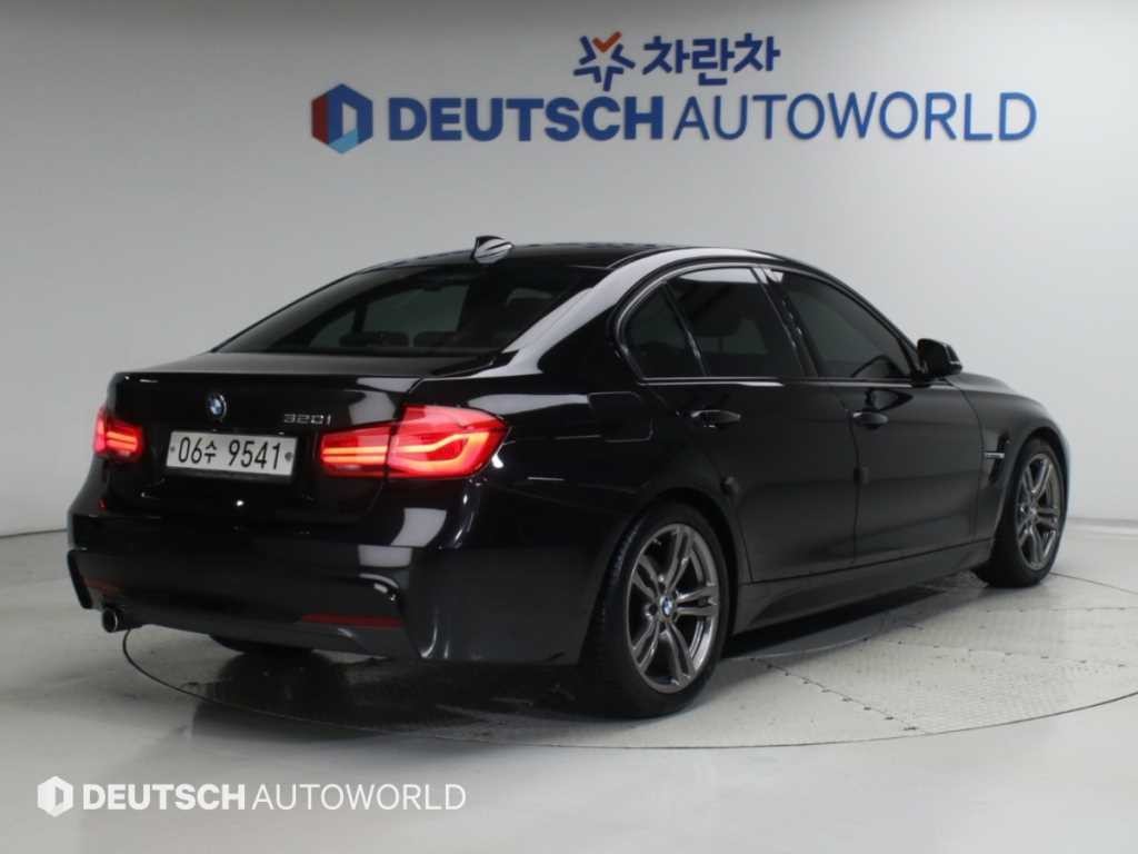 BMW 3시리즈 3시리즈 (F30) 320i M 스포츠 이미지 2