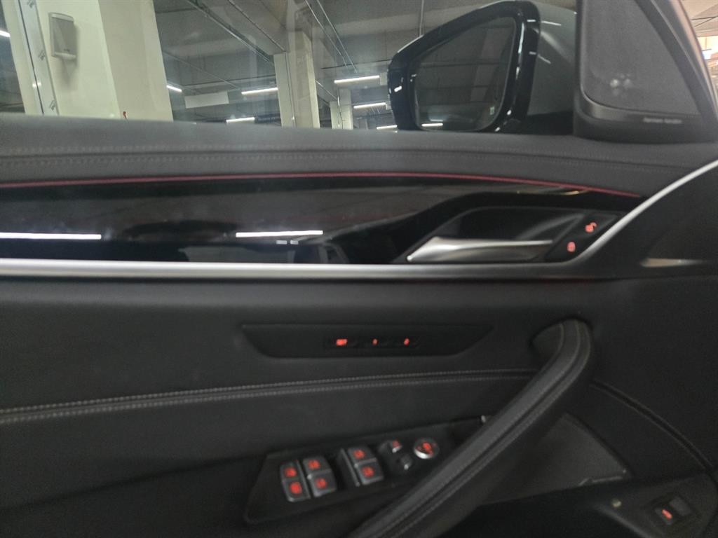 BMW 5시리즈 5시리즈 (G30) 530i M 스포츠 이미지 5