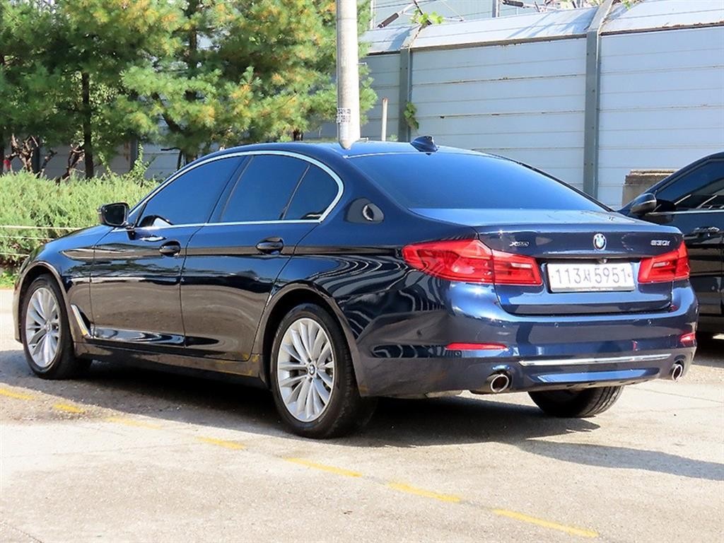 BMW 5시리즈 5시리즈 (G30) 530i xDrive 럭셔리 이미지 3