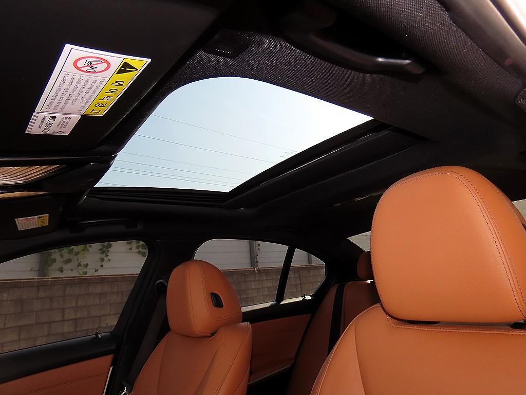 BMW 3시리즈 3시리즈 (G20) 330i M 스포츠 이미지 18