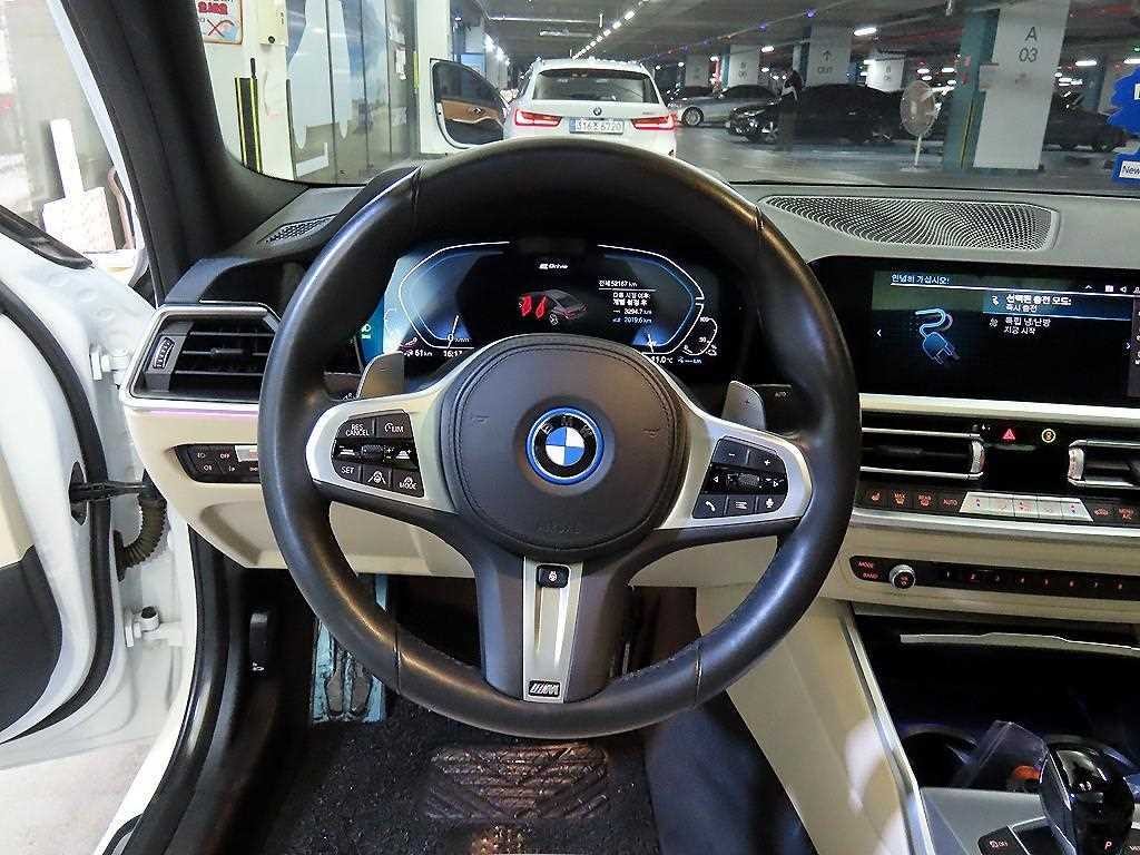 BMW 3시리즈 3시리즈 (G20) 320e M스포츠 퍼포먼스팩 이미지 9