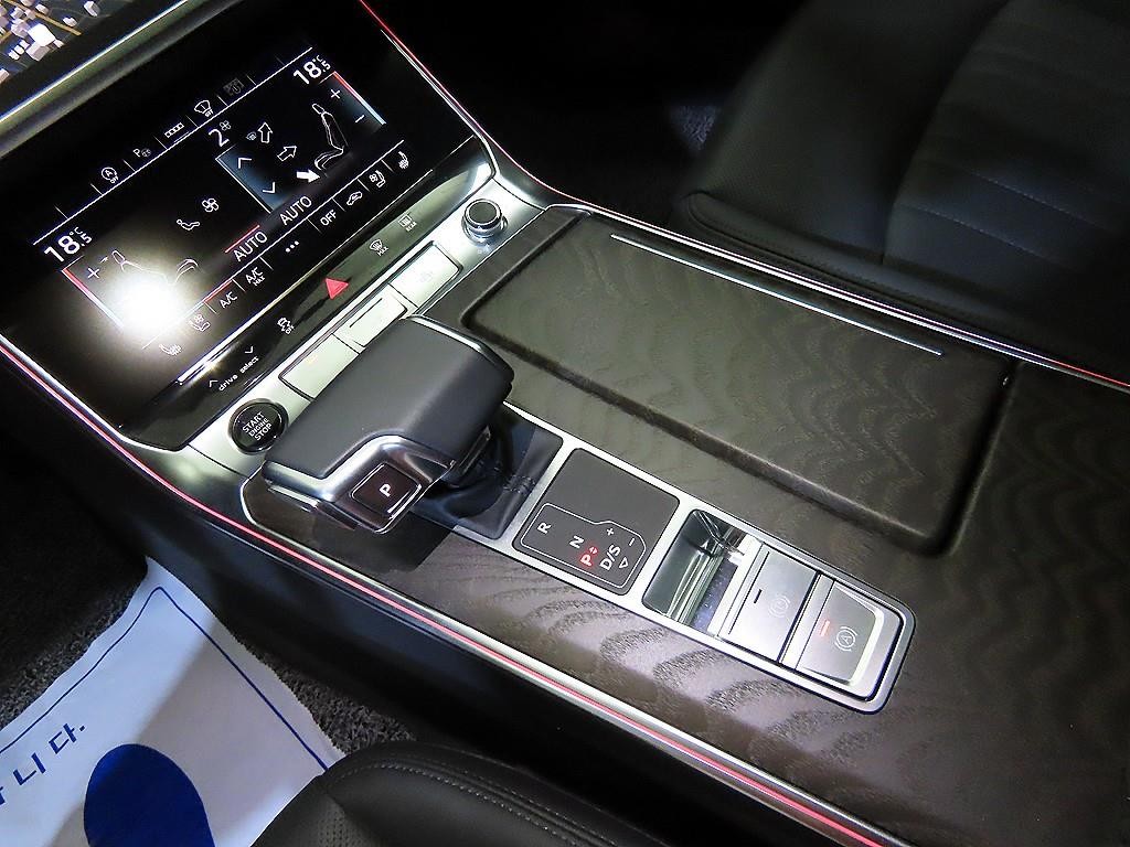 아우디 A6 A6 (C8) 45 TFSI 프리미엄 이미지 12