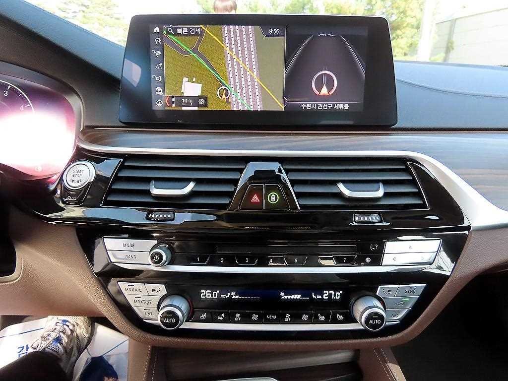 BMW 5시리즈 5시리즈 (G30) 520d xDrive 럭셔리 플러스 이미지 13