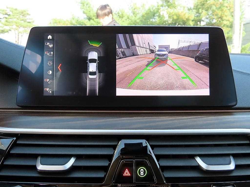 BMW 5시리즈 5시리즈 (G30) 520d xDrive 럭셔리 플러스 이미지 14