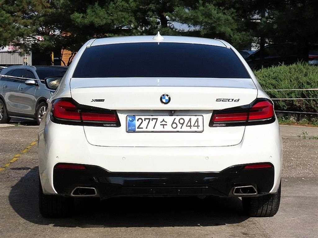 BMW 5시리즈 5시리즈 (G30) 520d xDrive 럭셔리 플러스 이미지 4