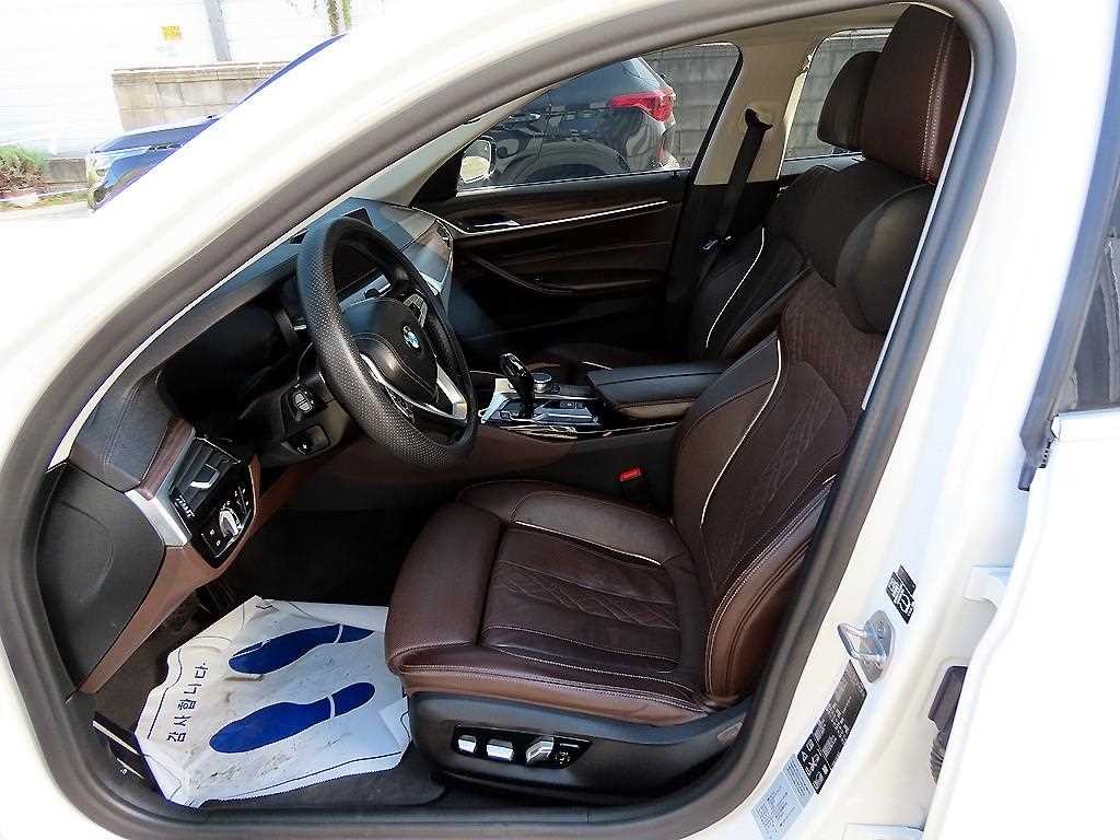 BMW 5시리즈 5시리즈 (G30) 520d xDrive 럭셔리 플러스 이미지 5