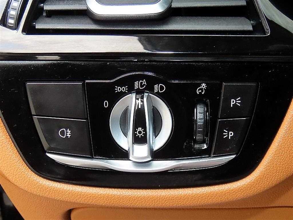 BMW 5시리즈 5시리즈 (G30) 520i 럭셔리 이미지 13