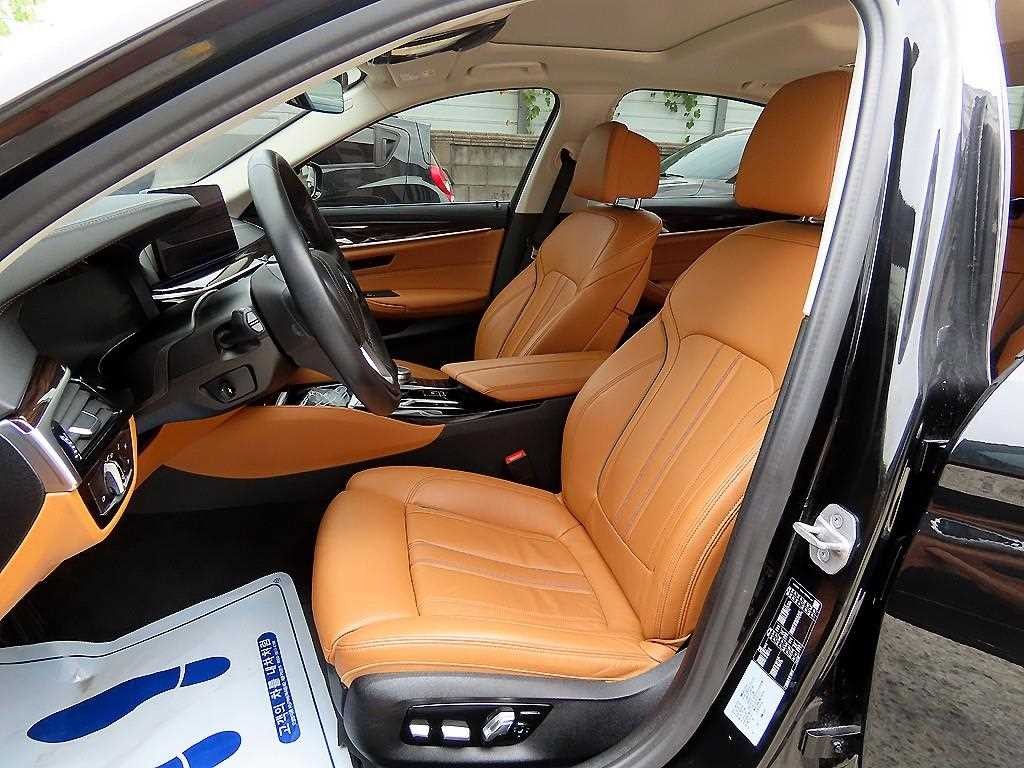 BMW 5시리즈 5시리즈 (G30) 520i 럭셔리 이미지 5