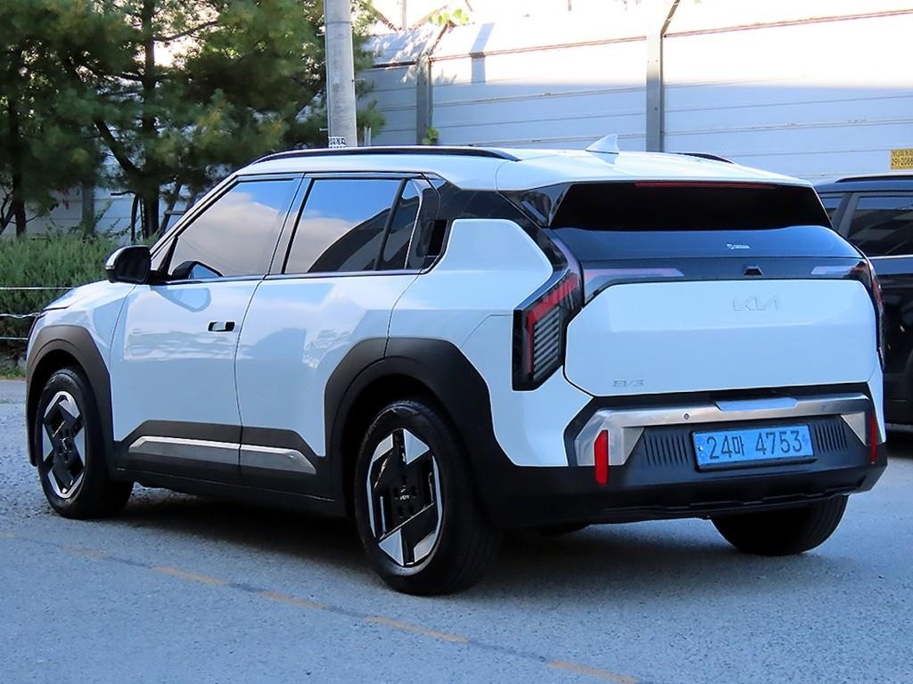 기아 EV3 롱레인지 2WD 어스 이미지 3