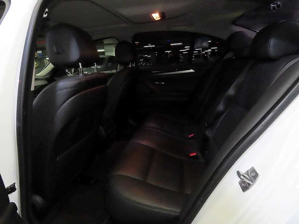 BMW 5시리즈 5시리즈 (F10) 520d xDrive 이미지 7