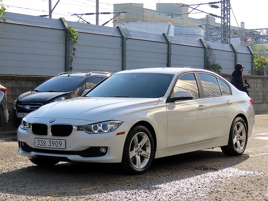 BMW 3시리즈 3시리즈 (F30) 320d xDrive 이미지 2