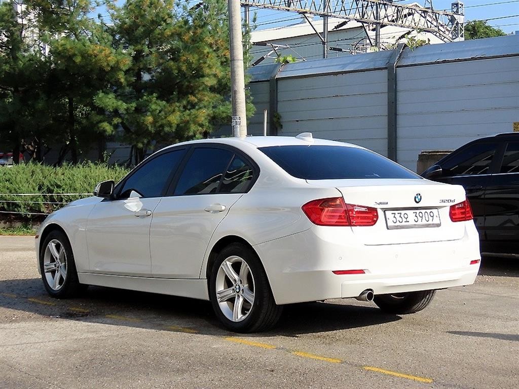 BMW 3시리즈 3시리즈 (F30) 320d xDrive 이미지 3