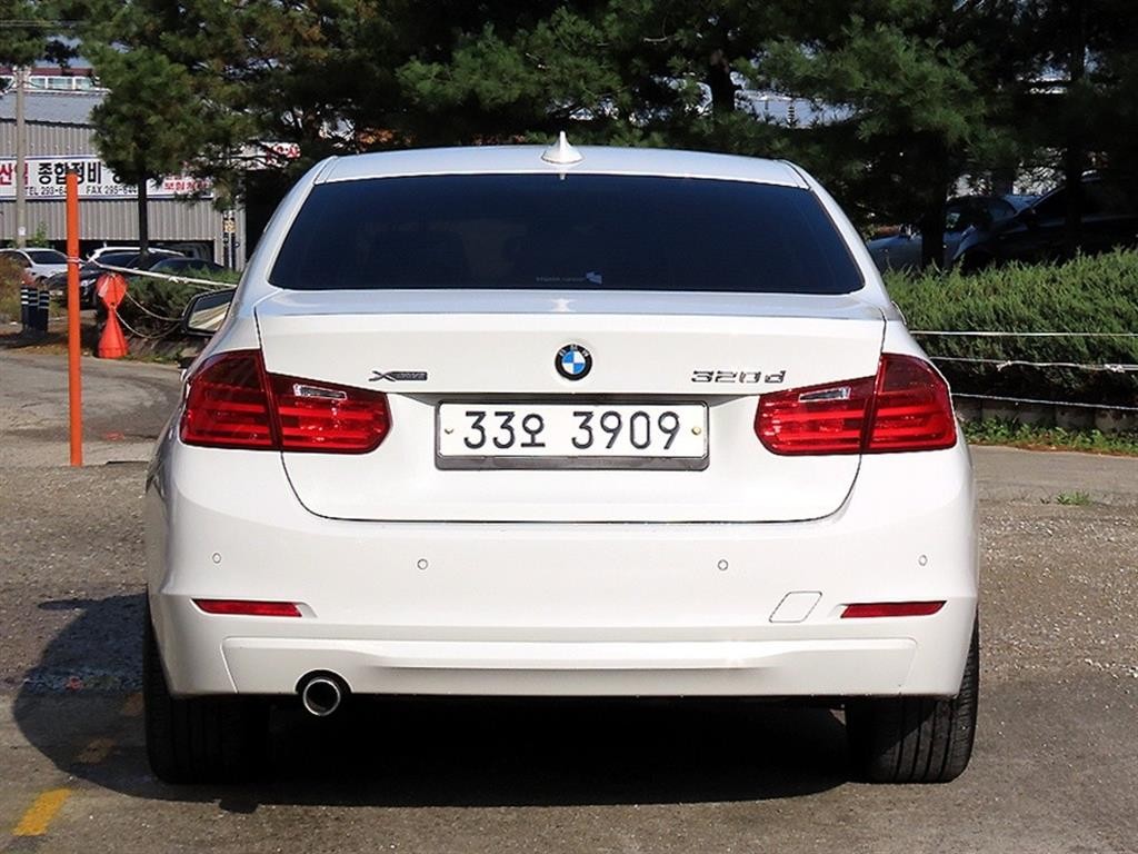 BMW 3시리즈 3시리즈 (F30) 320d xDrive 이미지 4
