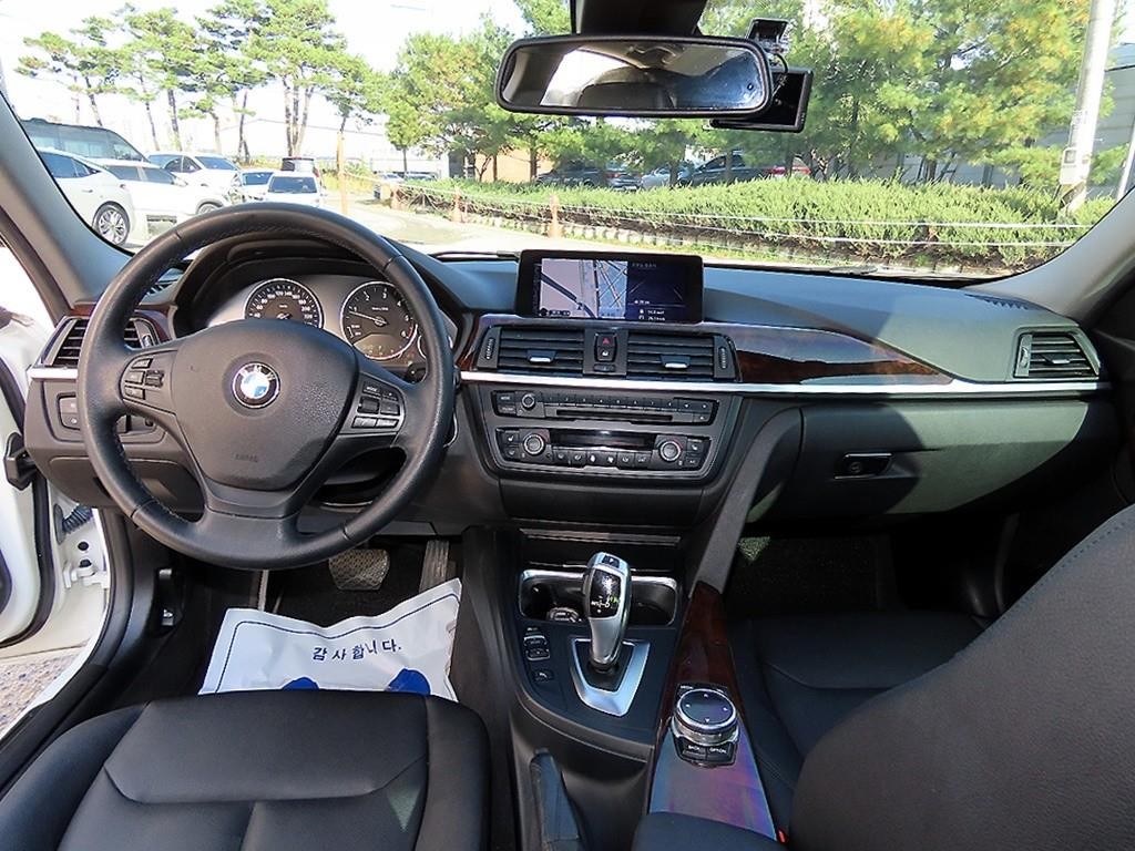 BMW 3시리즈 3시리즈 (F30) 320d xDrive 이미지 7