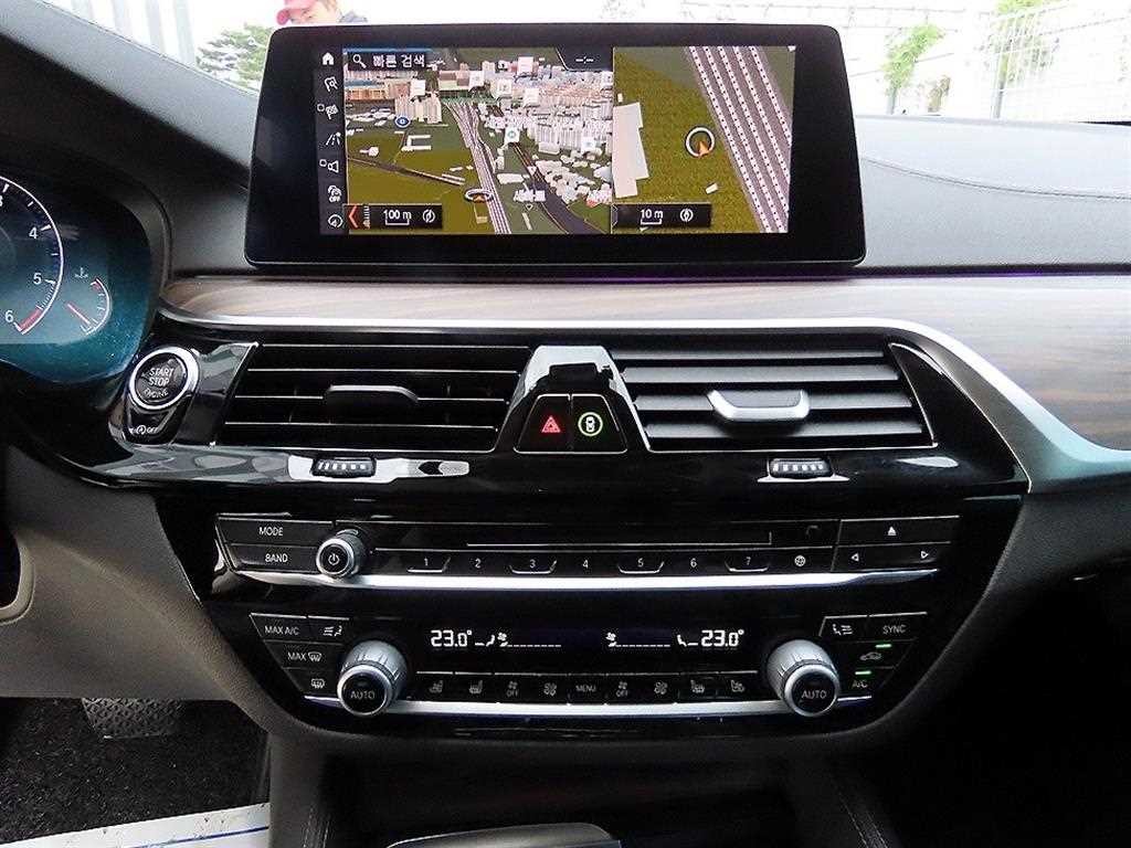 BMW 5시리즈 5시리즈 (G30) 520d M 스포츠 플러스 이미지 13