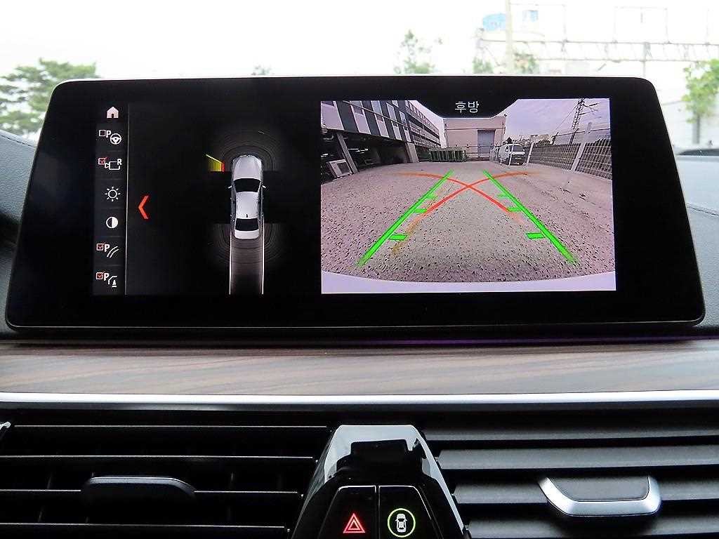 BMW 5시리즈 5시리즈 (G30) 520d M 스포츠 플러스 이미지 14
