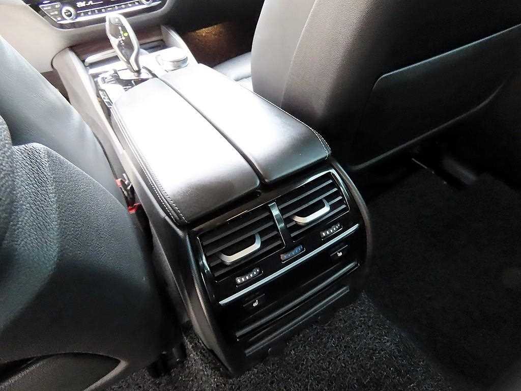 BMW 5시리즈 5시리즈 (G30) 520d M 스포츠 플러스 이미지 16