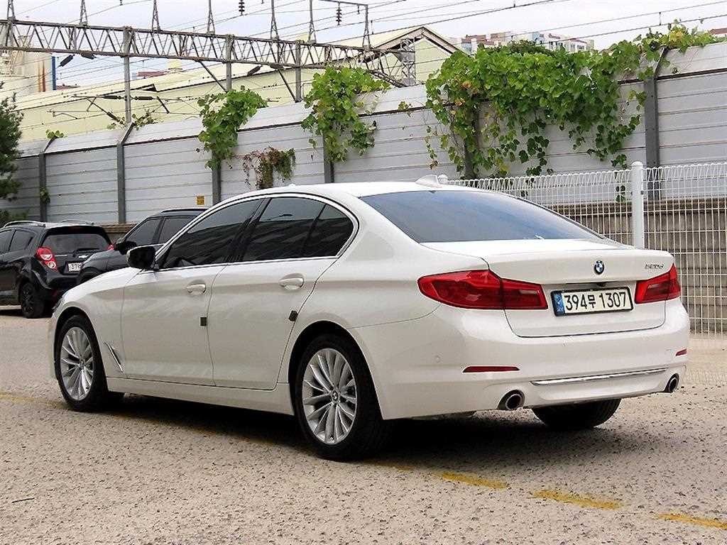 BMW 5시리즈 5시리즈 (G30) 520d M 스포츠 플러스 이미지 3