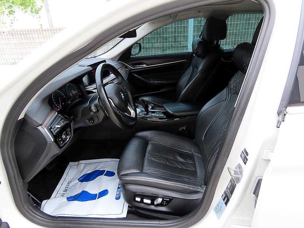 BMW 5시리즈 5시리즈 (G30) 520d M 스포츠 플러스 이미지 5