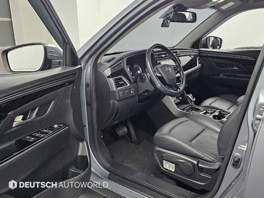 KG모빌리티(쌍용) 코란도 뷰티풀코란도 2WD 디젤 1.6 C5 플러스 이미지 11