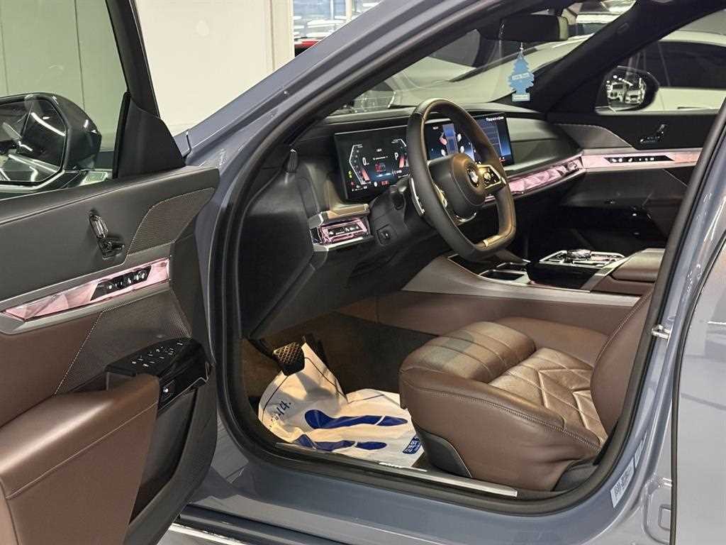 BMW 7시리즈 7시리즈 (G70) 740d xDrive 디자인 퓨어 엑셀런스 이미지 10