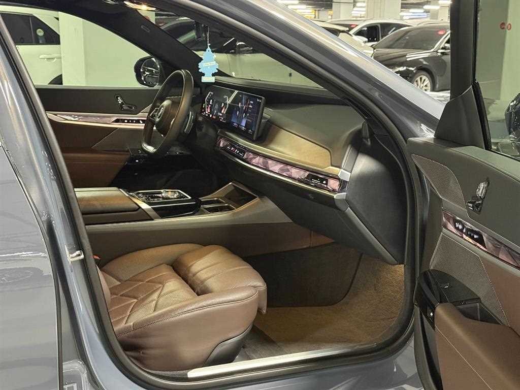 BMW 7시리즈 7시리즈 (G70) 740d xDrive 디자인 퓨어 엑셀런스 이미지 15