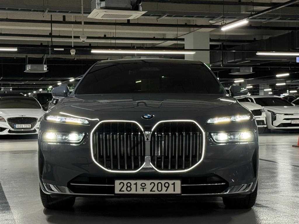 BMW 7시리즈 7시리즈 (G70) 740d xDrive 디자인 퓨어 엑셀런스 이미지 3