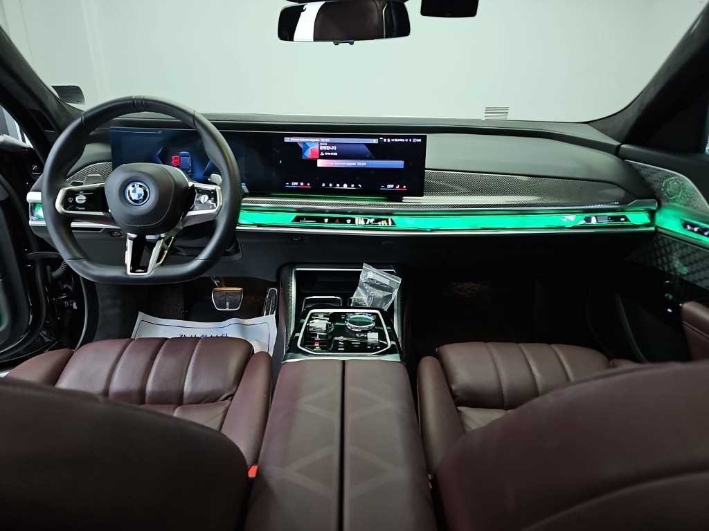BMW 7시리즈 7시리즈 (G70) 750e xDrive M 스포츠 이미지 7