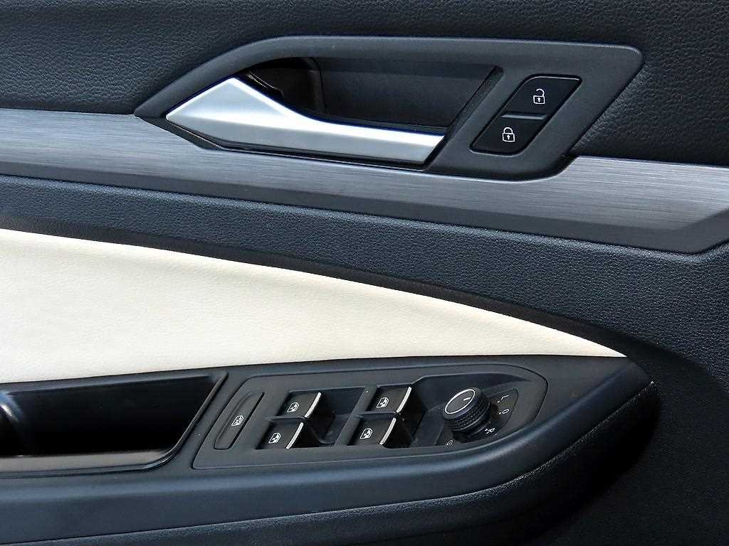폭스바겐 골프 골프 8세대 2.0 TDI 프레스티지 이미지 12