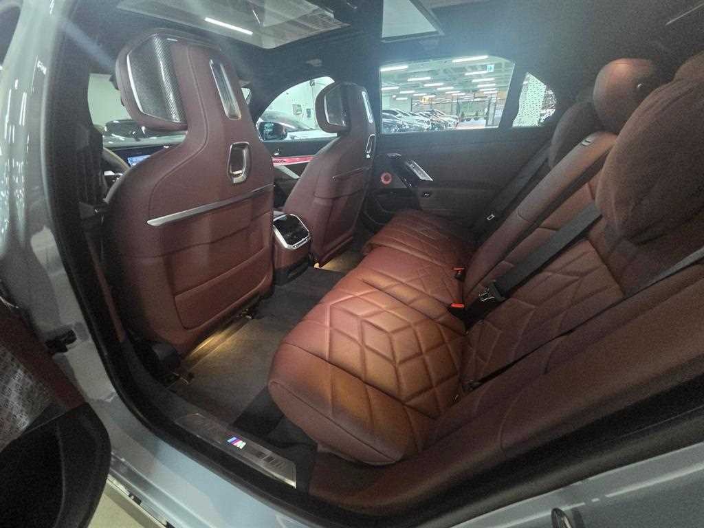 BMW 7시리즈 7시리즈 (G70) 750e xDrive M 스포츠 이미지 17