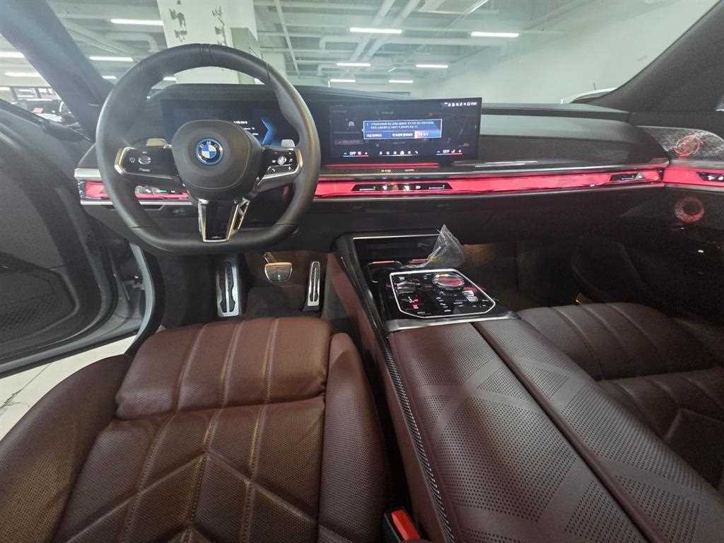 BMW 7시리즈 7시리즈 (G70) 750e xDrive M 스포츠 이미지 18