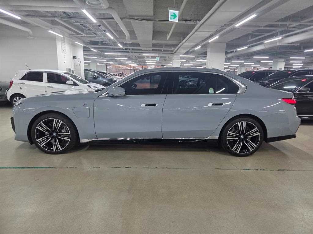 BMW 7시리즈 7시리즈 (G70) 750e xDrive M 스포츠 이미지 3