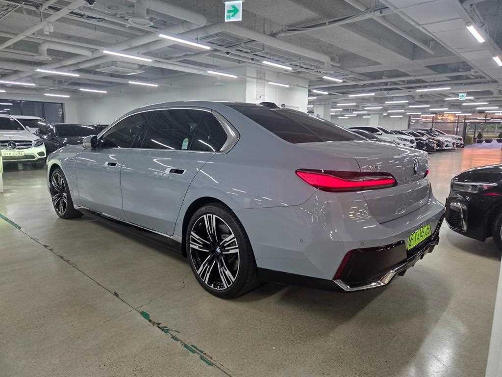 BMW 7시리즈 7시리즈 (G70) 750e xDrive M 스포츠 이미지 4