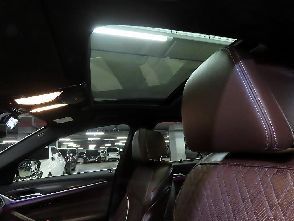 BMW 5시리즈 5시리즈 (G30) 523d M 스포츠 이미지 17