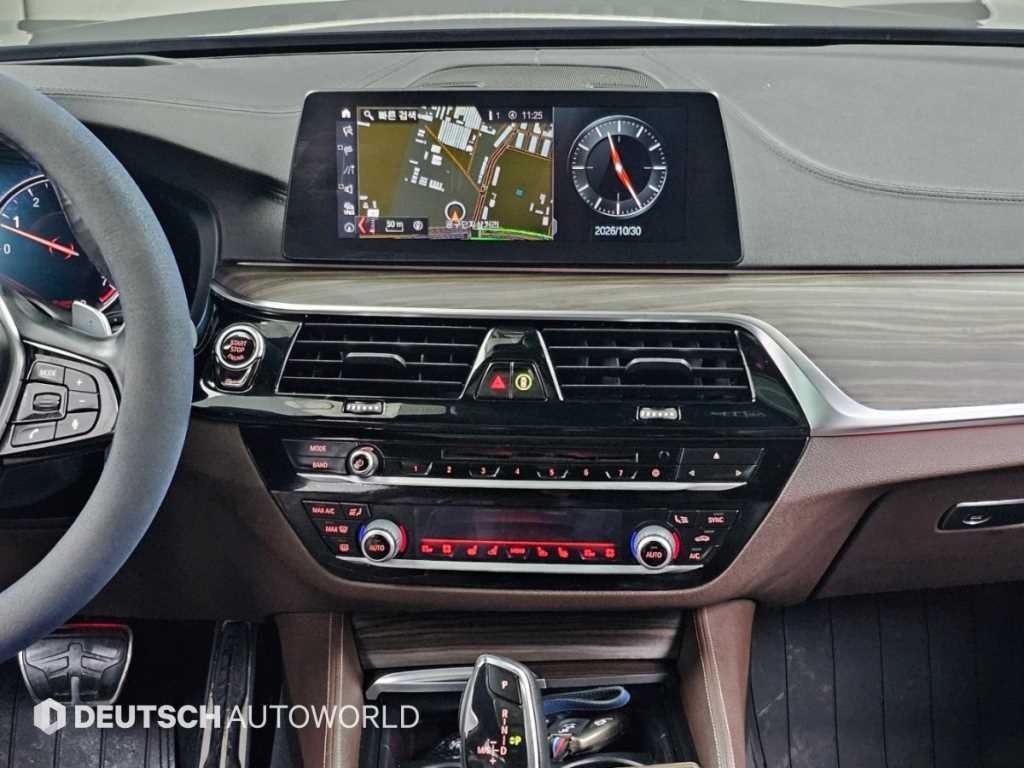 BMW 5시리즈 5시리즈 (G30) 530i xDrive M 스포츠 플러스 이미지 14