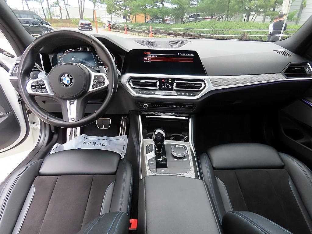 BMW 3시리즈 3시리즈 (G20) 320i M 스포츠 이미지 7