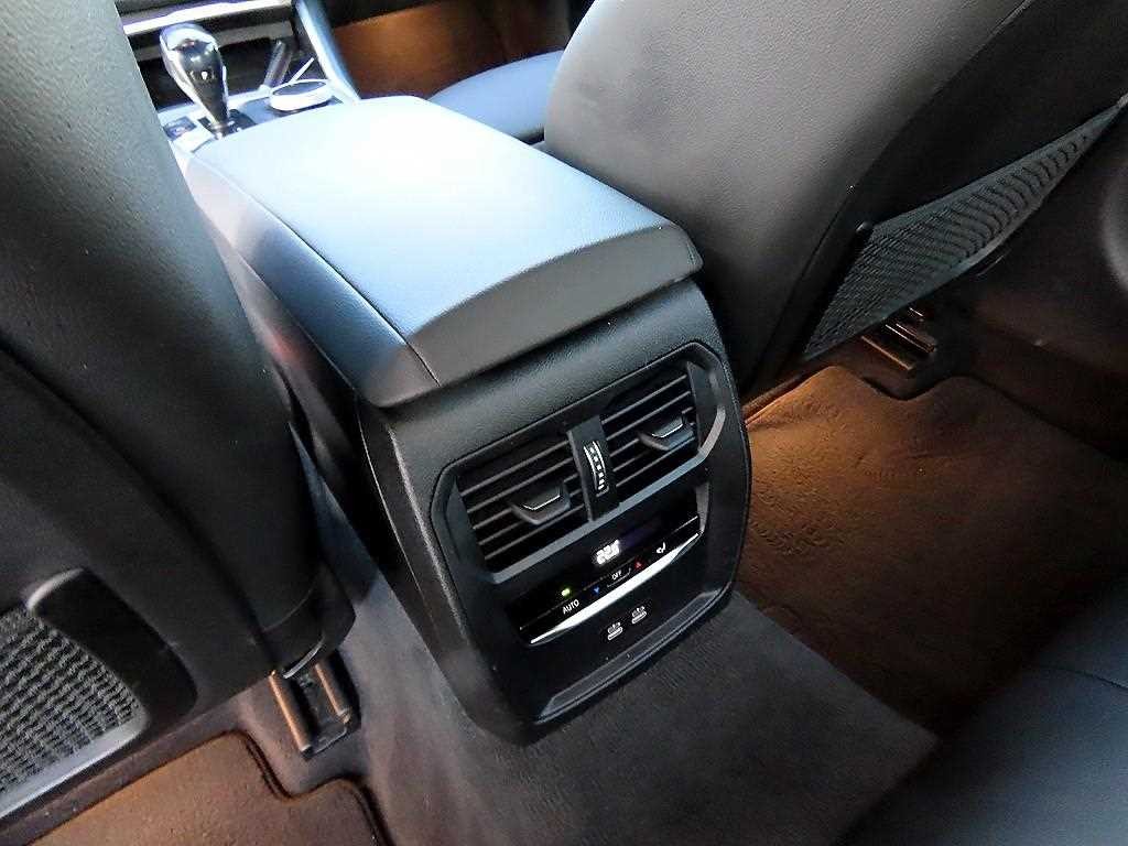 BMW 3시리즈 3시리즈 (G20) 320i M 스포츠 이미지 17